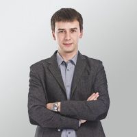 sergei tsarik na serom fone.jpg